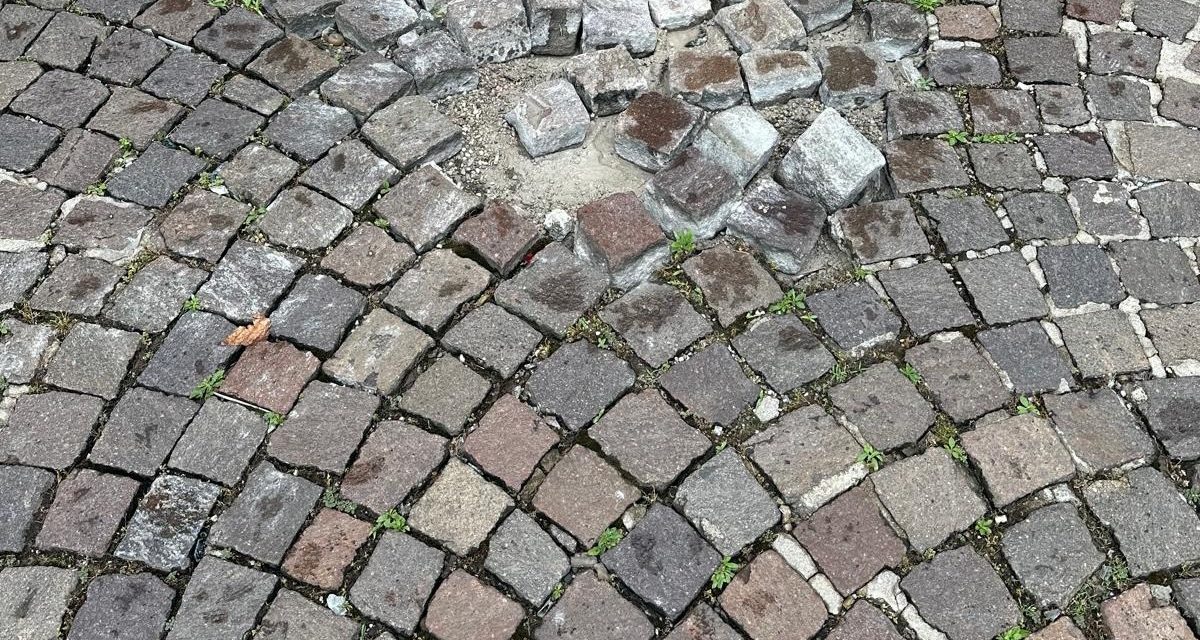 La buca e il microfono